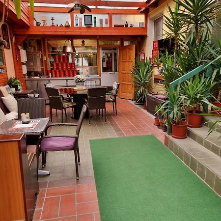 Bed and Breakfast Club Haus 502 Калоча Екстер'єр фото