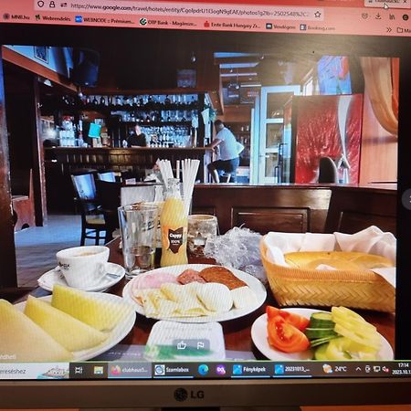Bed and Breakfast Club Haus 502 Калоча Екстер'єр фото