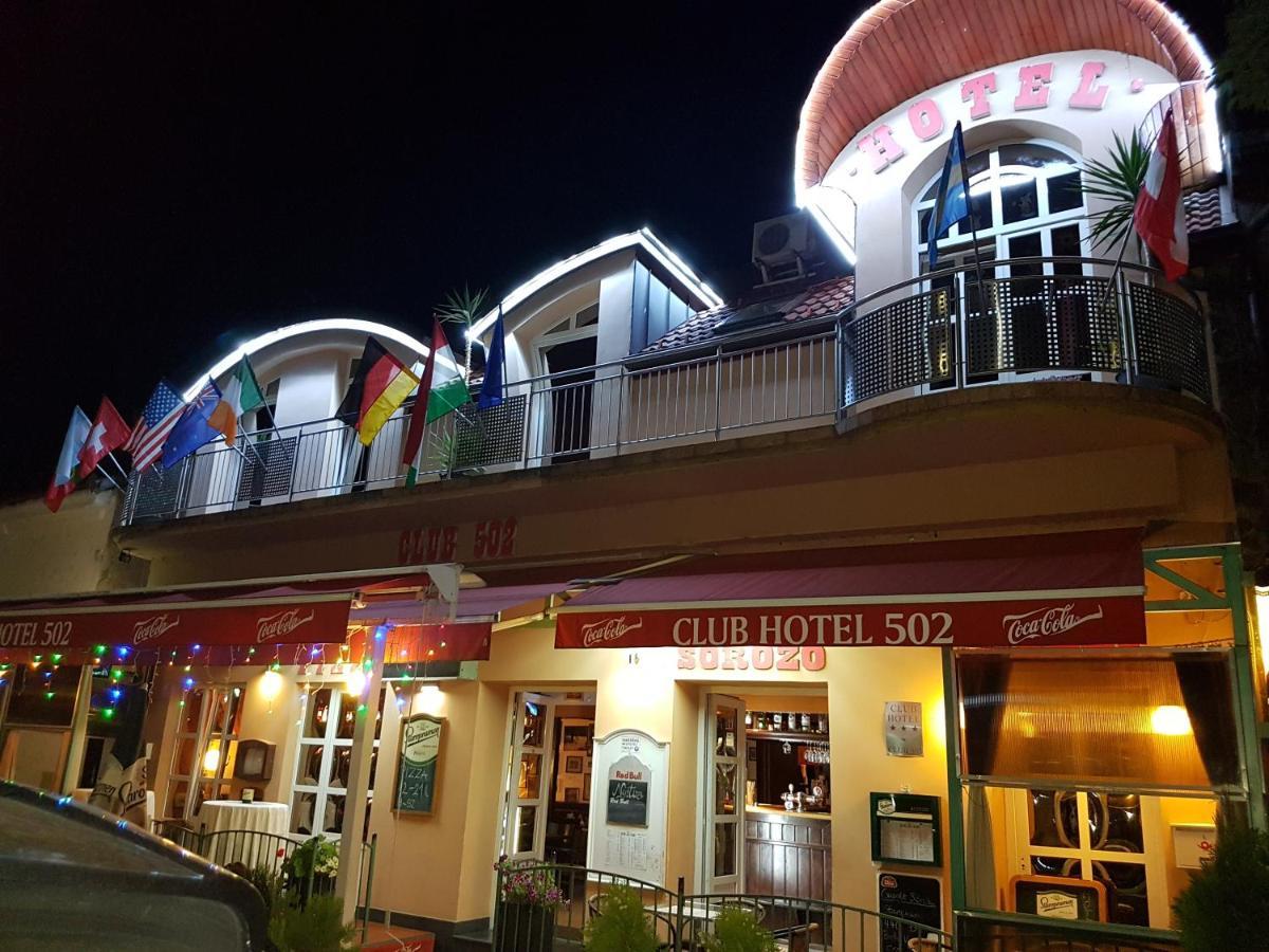 Bed and Breakfast Club Haus 502 Калоча Екстер'єр фото