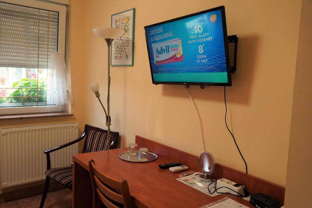 Bed and Breakfast Club Haus 502 Калоча Екстер'єр фото