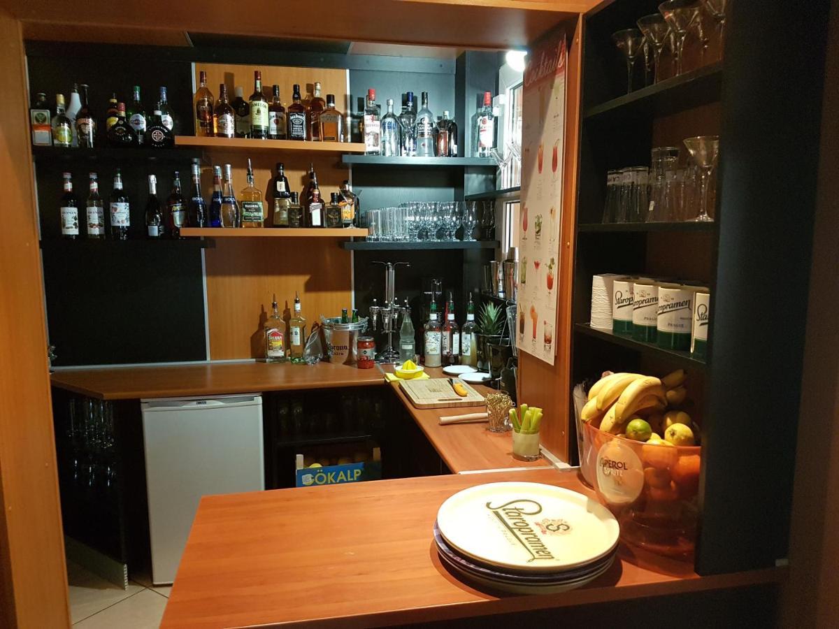 Bed and Breakfast Club Haus 502 Калоча Екстер'єр фото