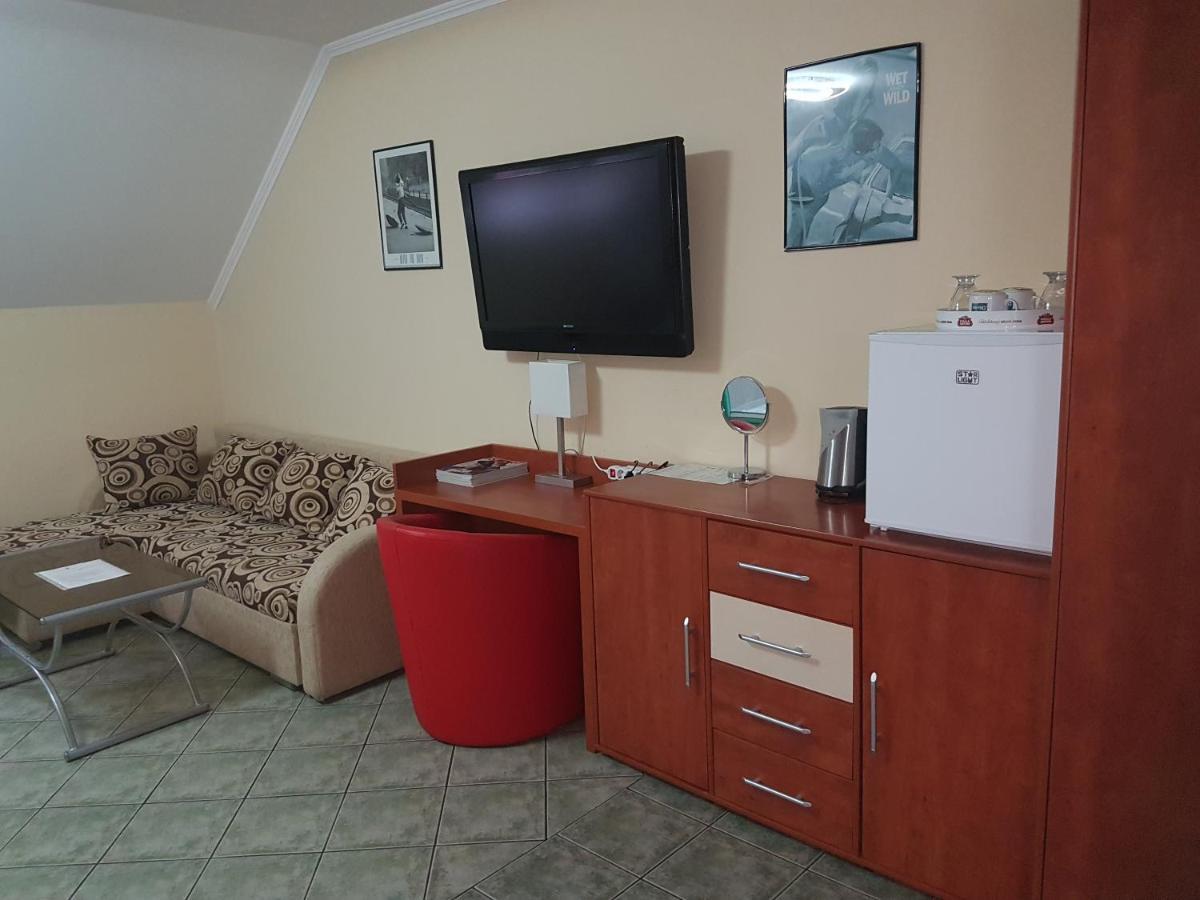 Bed and Breakfast Club Haus 502 Калоча Екстер'єр фото