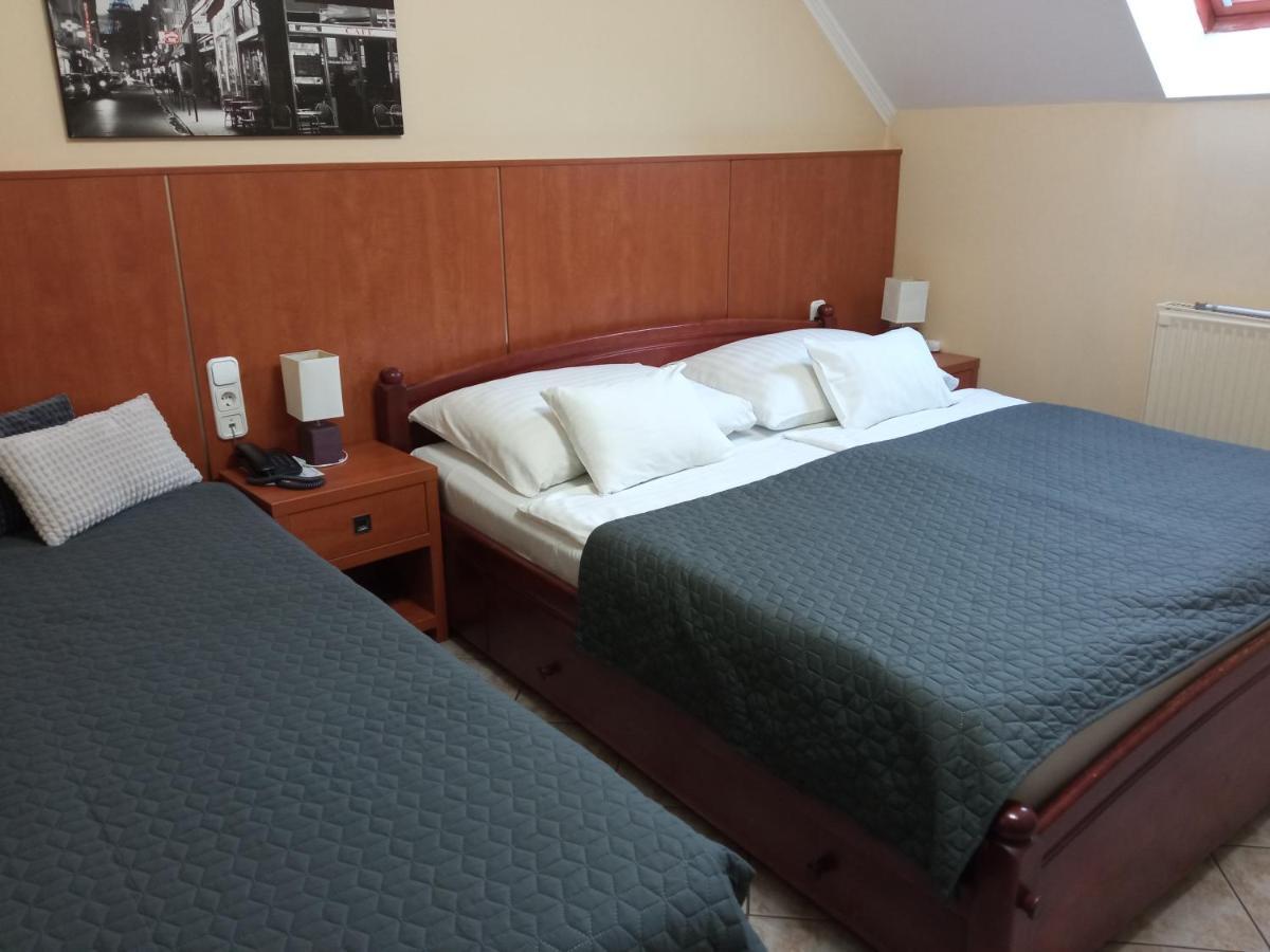 Bed and Breakfast Club Haus 502 Калоча Екстер'єр фото