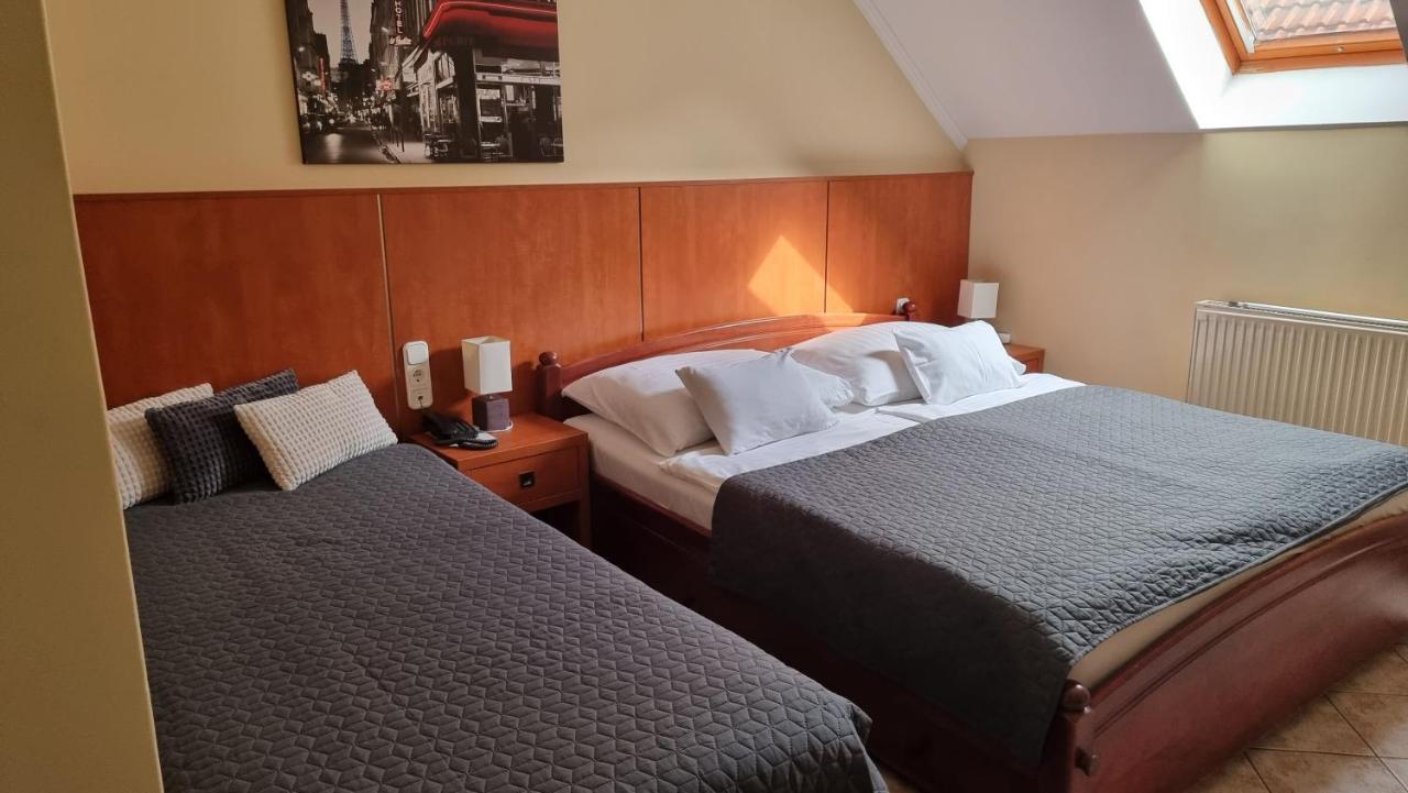 Bed and Breakfast Club Haus 502 Калоча Екстер'єр фото